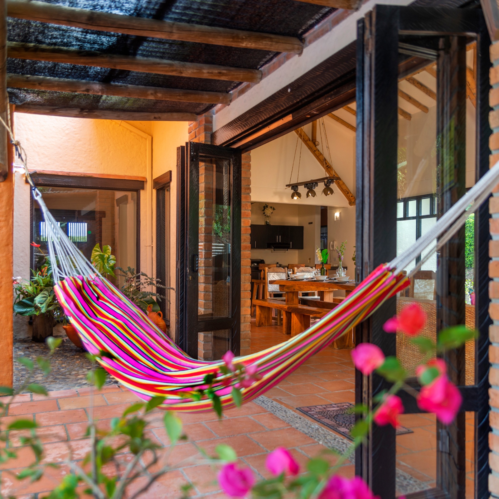 Terraza con hamacas