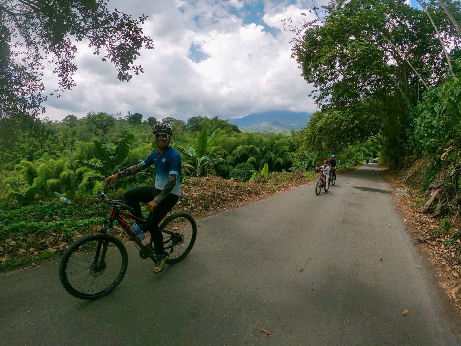 Grupo de ciclistas en Calarca