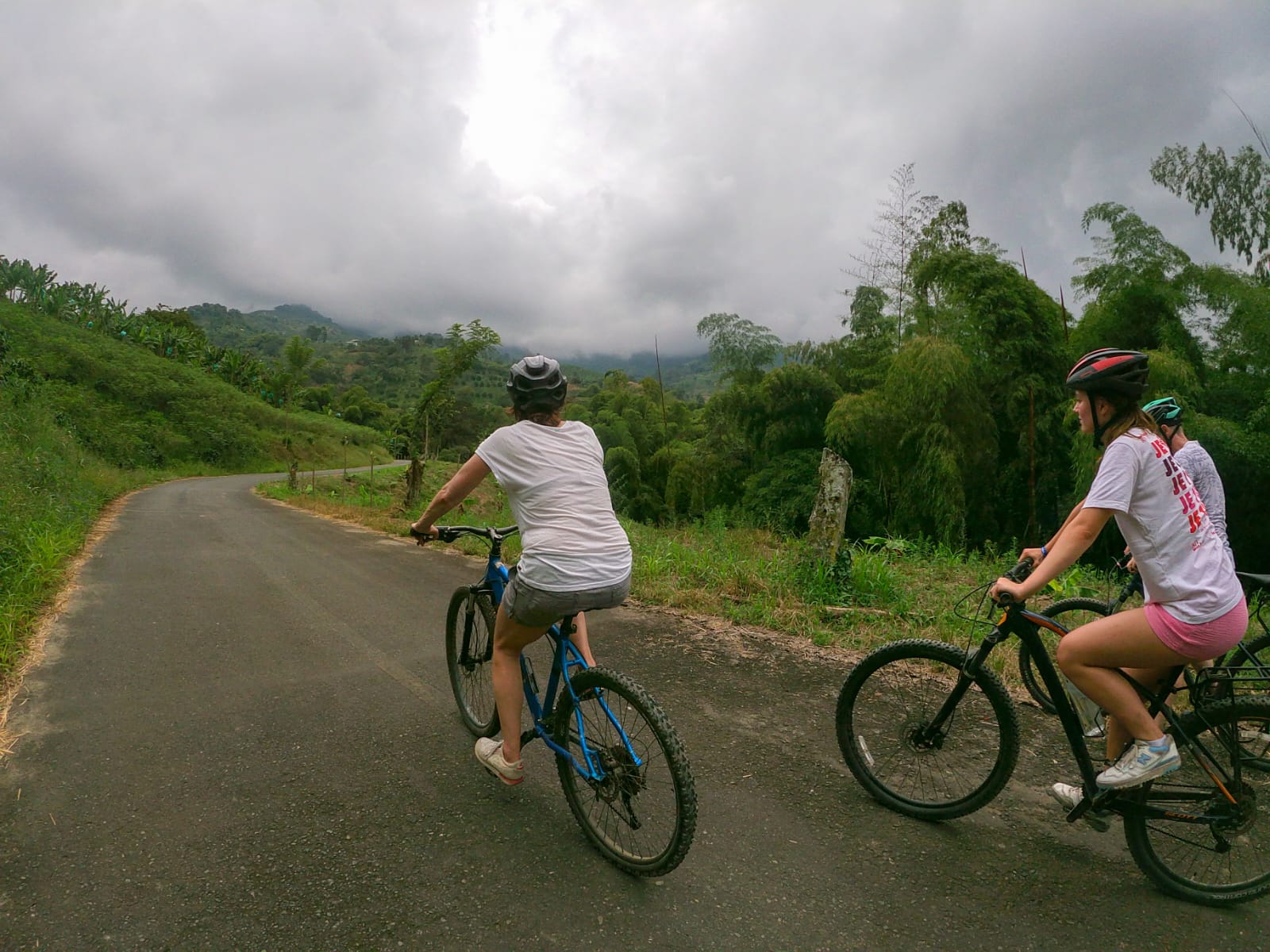 Ruta en bicicleta por la cordillera