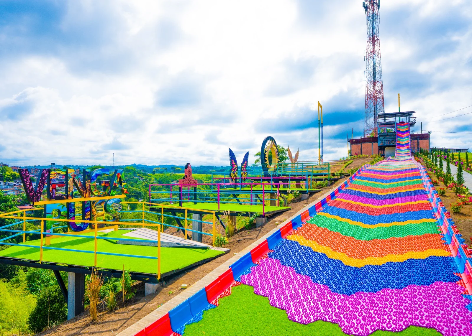 Tobogán de montaña multicolor de Venga Pues Mirador